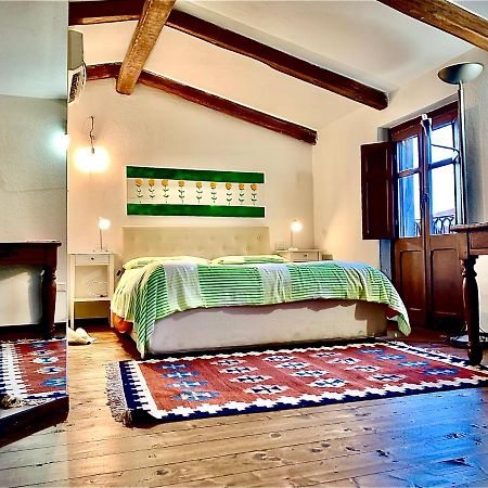 Casa De Ajala - B&B De Charme In Antica Dimora Totalmente Ristrutturata E Dotata Di Tutti I Confort Bagni Privati Spazio Living Patio Esterno Ambienti Climatizzati Degustazioni Prodotti Locali Làconi Екстериор снимка