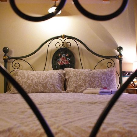 Casa De Ajala - B&B De Charme In Antica Dimora Totalmente Ristrutturata E Dotata Di Tutti I Confort Bagni Privati Spazio Living Patio Esterno Ambienti Climatizzati Degustazioni Prodotti Locali Làconi Екстериор снимка