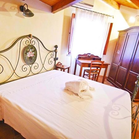 Casa De Ajala - B&B De Charme In Antica Dimora Totalmente Ristrutturata E Dotata Di Tutti I Confort Bagni Privati Spazio Living Patio Esterno Ambienti Climatizzati Degustazioni Prodotti Locali Làconi Екстериор снимка
