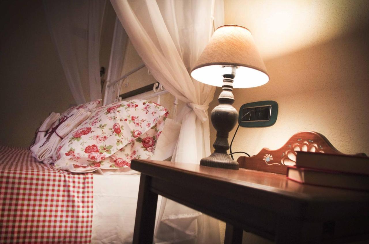 Casa De Ajala - B&B De Charme In Antica Dimora Totalmente Ristrutturata E Dotata Di Tutti I Confort Bagni Privati Spazio Living Patio Esterno Ambienti Climatizzati Degustazioni Prodotti Locali Làconi Екстериор снимка