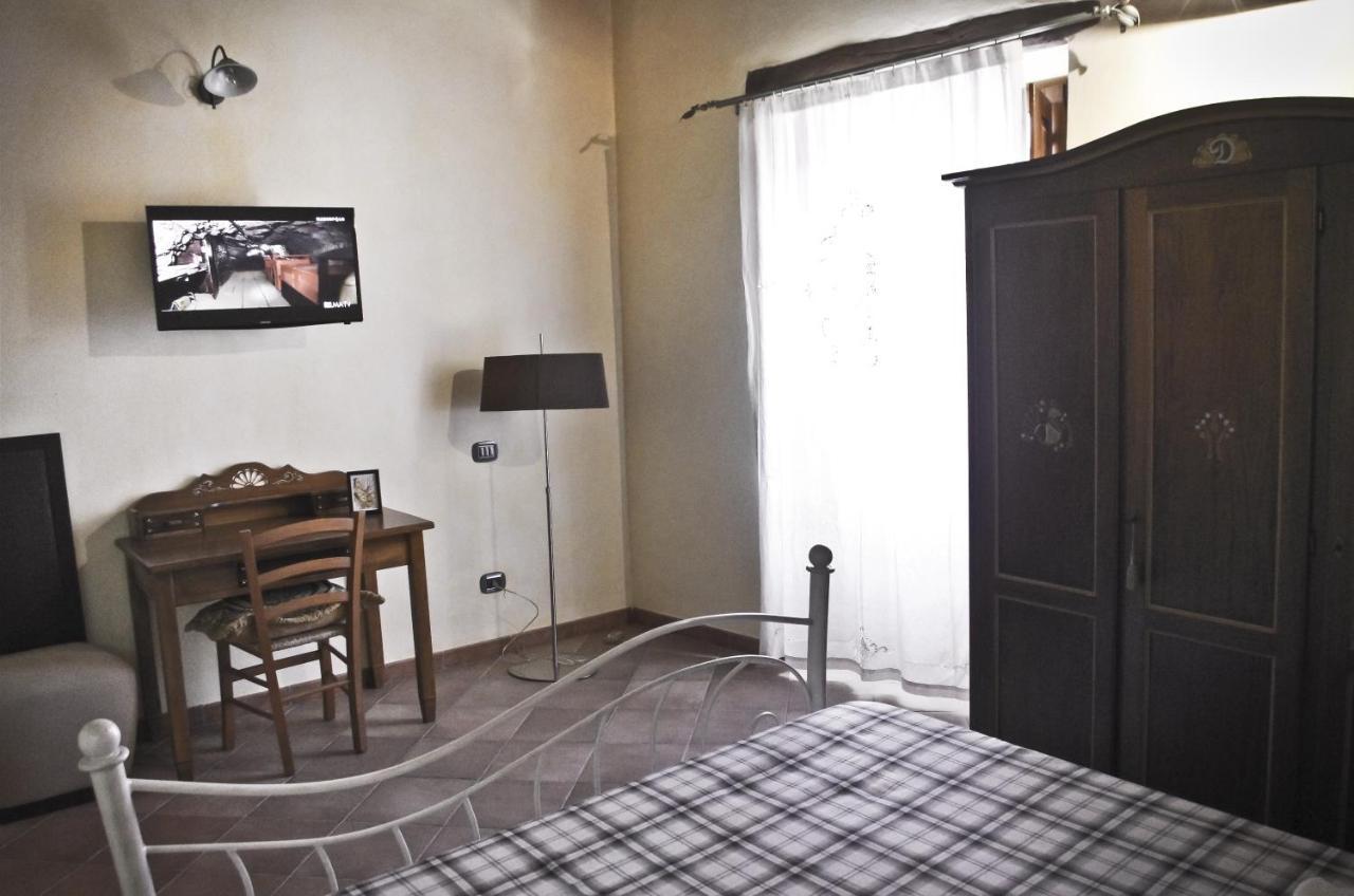 Casa De Ajala - B&B De Charme In Antica Dimora Totalmente Ristrutturata E Dotata Di Tutti I Confort Bagni Privati Spazio Living Patio Esterno Ambienti Climatizzati Degustazioni Prodotti Locali Làconi Екстериор снимка
