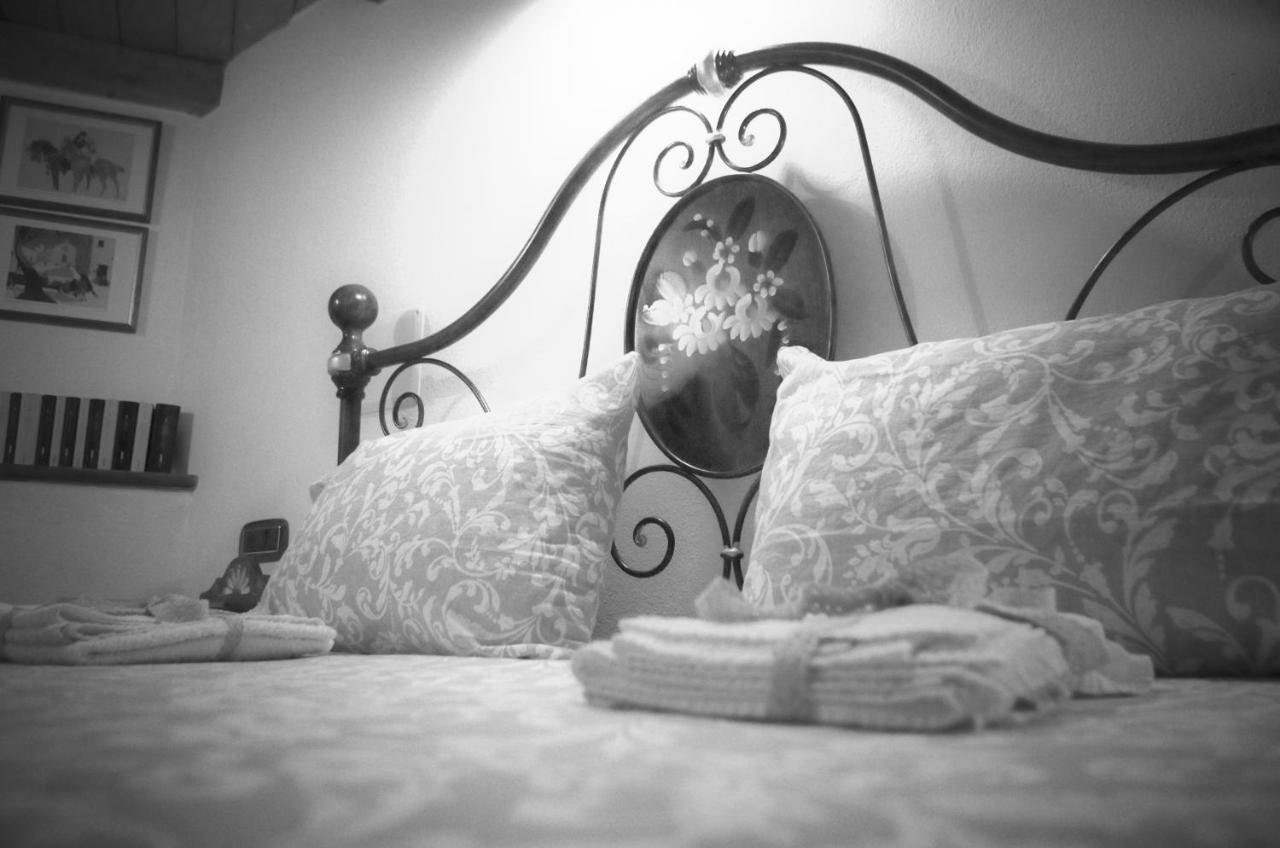 Casa De Ajala - B&B De Charme In Antica Dimora Totalmente Ristrutturata E Dotata Di Tutti I Confort Bagni Privati Spazio Living Patio Esterno Ambienti Climatizzati Degustazioni Prodotti Locali Làconi Екстериор снимка
