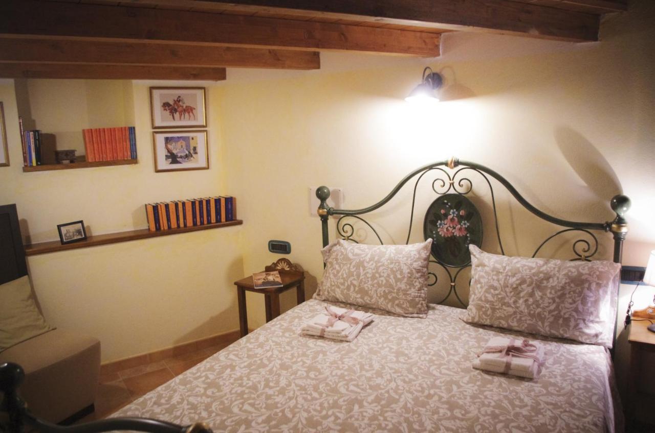 Casa De Ajala - B&B De Charme In Antica Dimora Totalmente Ristrutturata E Dotata Di Tutti I Confort Bagni Privati Spazio Living Patio Esterno Ambienti Climatizzati Degustazioni Prodotti Locali Làconi Екстериор снимка