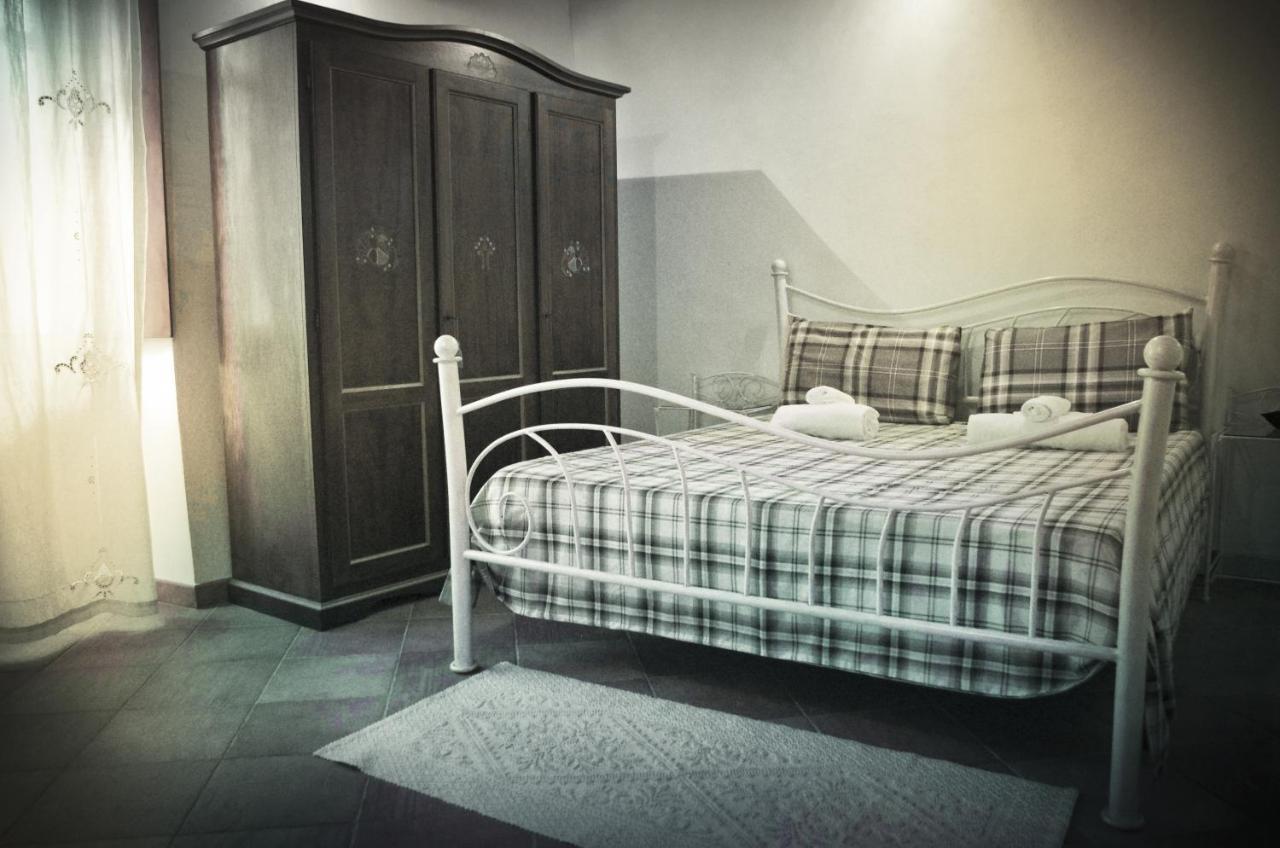 Casa De Ajala - B&B De Charme In Antica Dimora Totalmente Ristrutturata E Dotata Di Tutti I Confort Bagni Privati Spazio Living Patio Esterno Ambienti Climatizzati Degustazioni Prodotti Locali Làconi Екстериор снимка