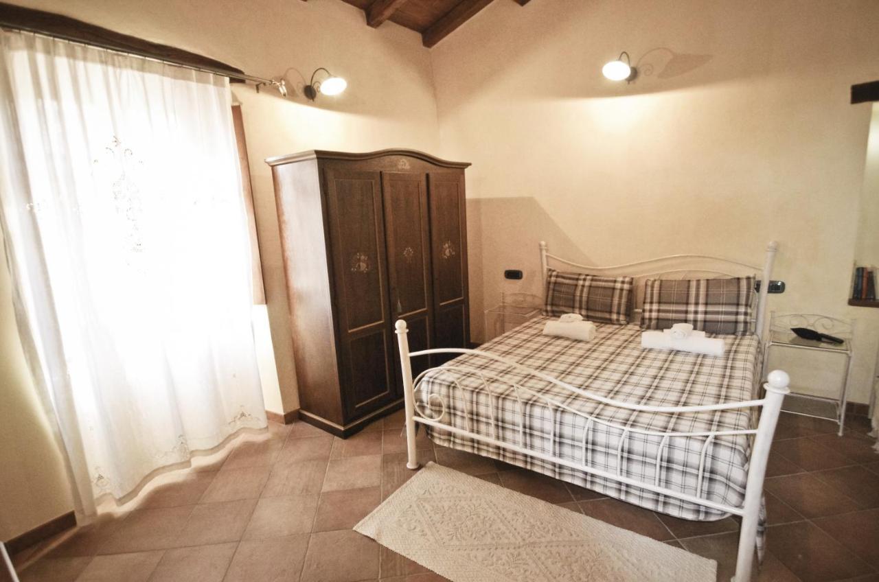 Casa De Ajala - B&B De Charme In Antica Dimora Totalmente Ristrutturata E Dotata Di Tutti I Confort Bagni Privati Spazio Living Patio Esterno Ambienti Climatizzati Degustazioni Prodotti Locali Làconi Екстериор снимка