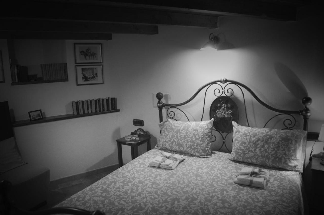 Casa De Ajala - B&B De Charme In Antica Dimora Totalmente Ristrutturata E Dotata Di Tutti I Confort Bagni Privati Spazio Living Patio Esterno Ambienti Climatizzati Degustazioni Prodotti Locali Làconi Екстериор снимка