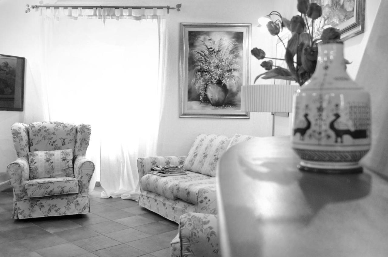 Casa De Ajala - B&B De Charme In Antica Dimora Totalmente Ristrutturata E Dotata Di Tutti I Confort Bagni Privati Spazio Living Patio Esterno Ambienti Climatizzati Degustazioni Prodotti Locali Làconi Екстериор снимка
