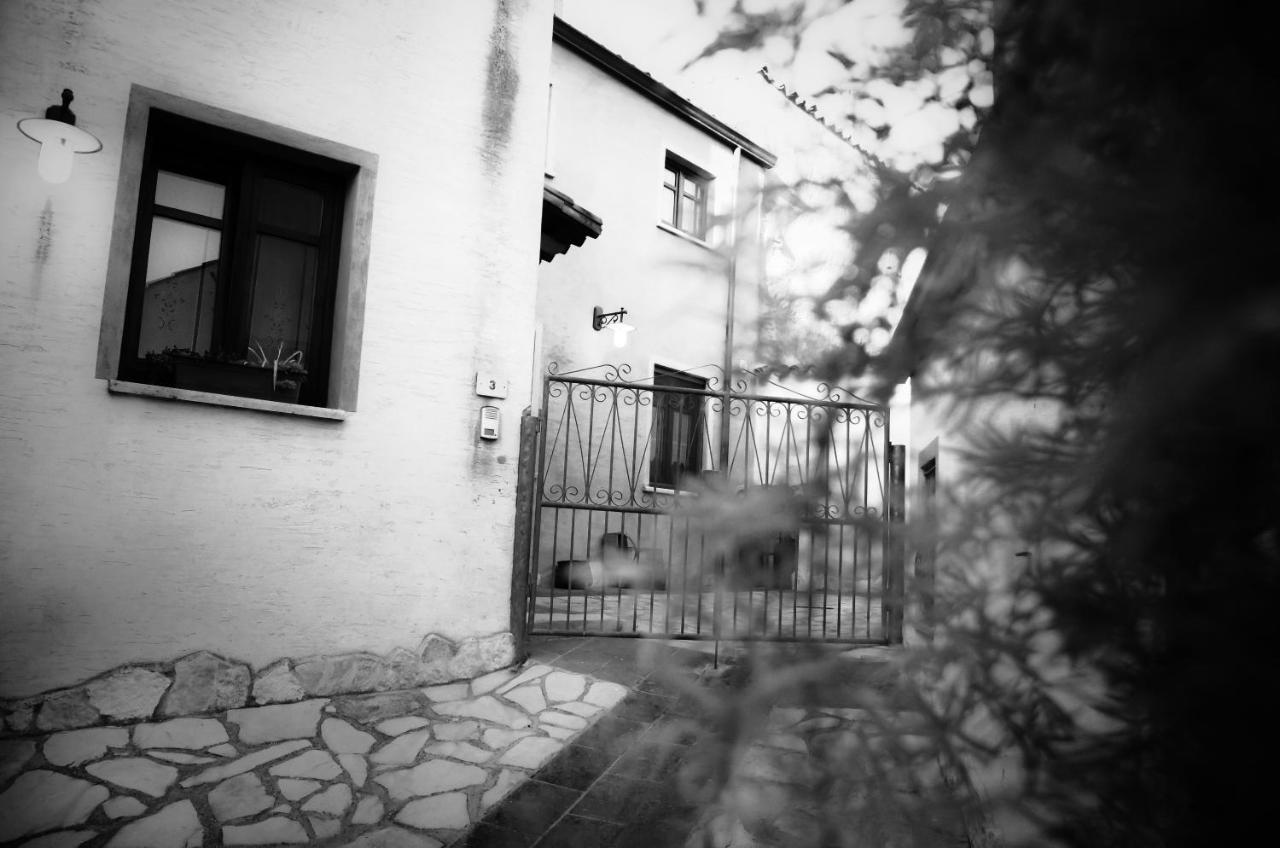Casa De Ajala - B&B De Charme In Antica Dimora Totalmente Ristrutturata E Dotata Di Tutti I Confort Bagni Privati Spazio Living Patio Esterno Ambienti Climatizzati Degustazioni Prodotti Locali Làconi Екстериор снимка