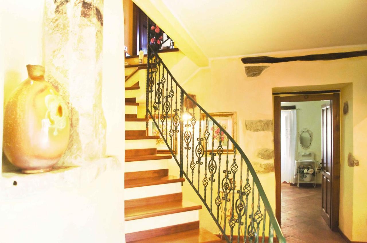 Casa De Ajala - B&B De Charme In Antica Dimora Totalmente Ristrutturata E Dotata Di Tutti I Confort Bagni Privati Spazio Living Patio Esterno Ambienti Climatizzati Degustazioni Prodotti Locali Làconi Екстериор снимка