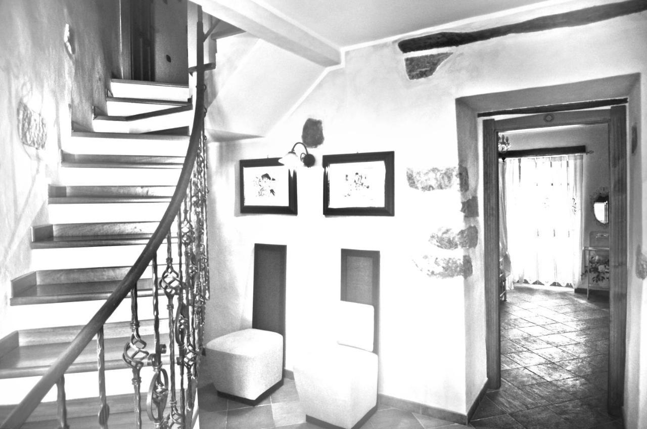 Casa De Ajala - B&B De Charme In Antica Dimora Totalmente Ristrutturata E Dotata Di Tutti I Confort Bagni Privati Spazio Living Patio Esterno Ambienti Climatizzati Degustazioni Prodotti Locali Làconi Екстериор снимка