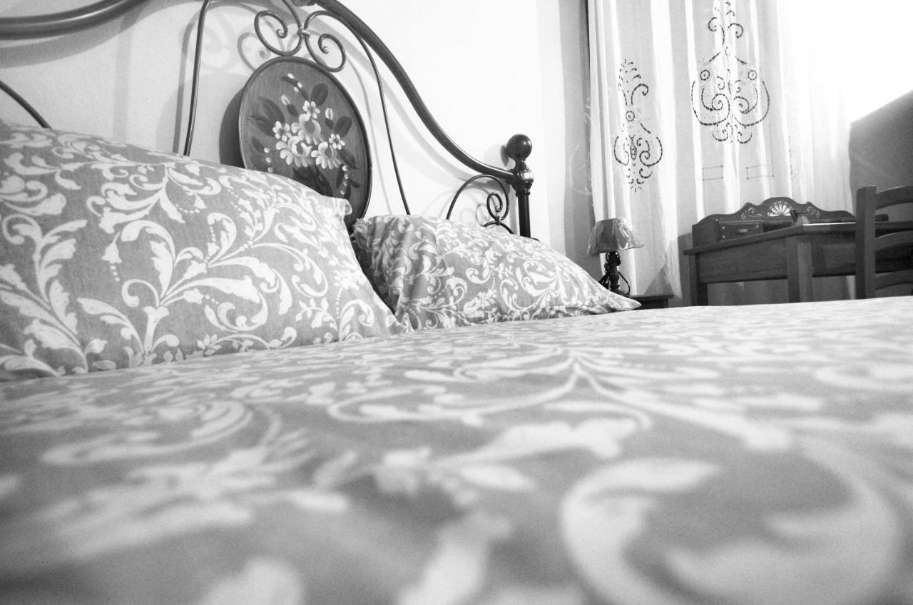 Casa De Ajala - B&B De Charme In Antica Dimora Totalmente Ristrutturata E Dotata Di Tutti I Confort Bagni Privati Spazio Living Patio Esterno Ambienti Climatizzati Degustazioni Prodotti Locali Làconi Екстериор снимка
