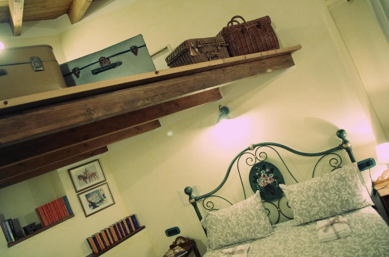 Casa De Ajala - B&B De Charme In Antica Dimora Totalmente Ristrutturata E Dotata Di Tutti I Confort Bagni Privati Spazio Living Patio Esterno Ambienti Climatizzati Degustazioni Prodotti Locali Làconi Екстериор снимка