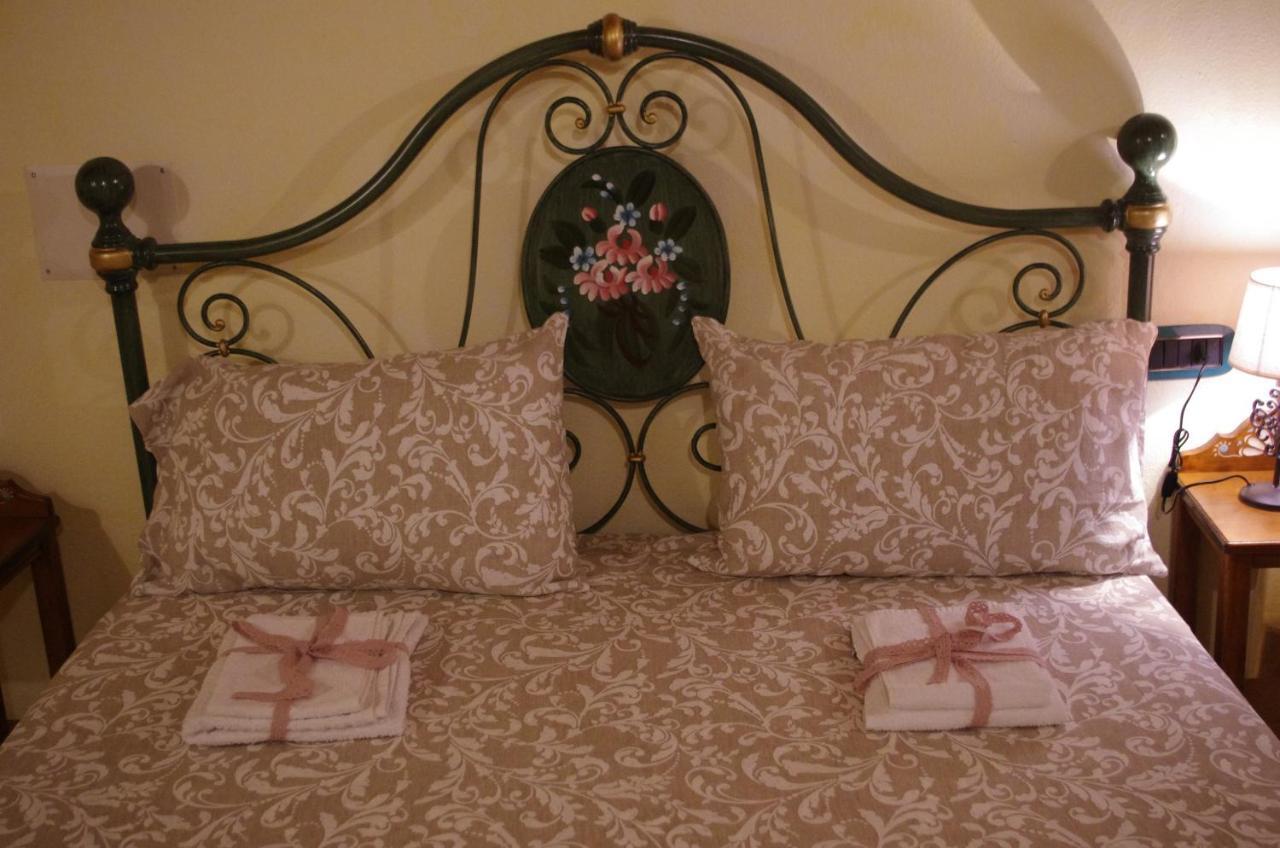 Casa De Ajala - B&B De Charme In Antica Dimora Totalmente Ristrutturata E Dotata Di Tutti I Confort Bagni Privati Spazio Living Patio Esterno Ambienti Climatizzati Degustazioni Prodotti Locali Làconi Екстериор снимка