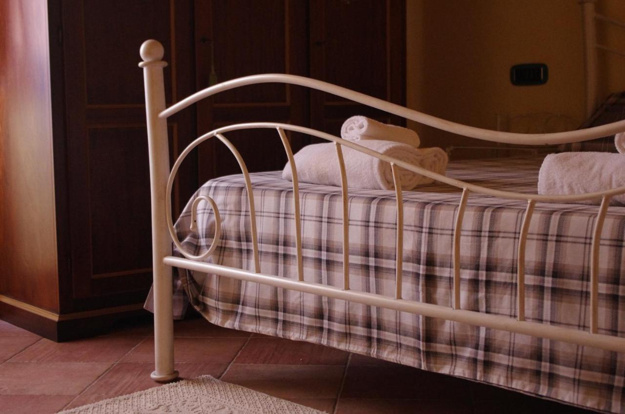 Casa De Ajala - B&B De Charme In Antica Dimora Totalmente Ristrutturata E Dotata Di Tutti I Confort Bagni Privati Spazio Living Patio Esterno Ambienti Climatizzati Degustazioni Prodotti Locali Làconi Екстериор снимка