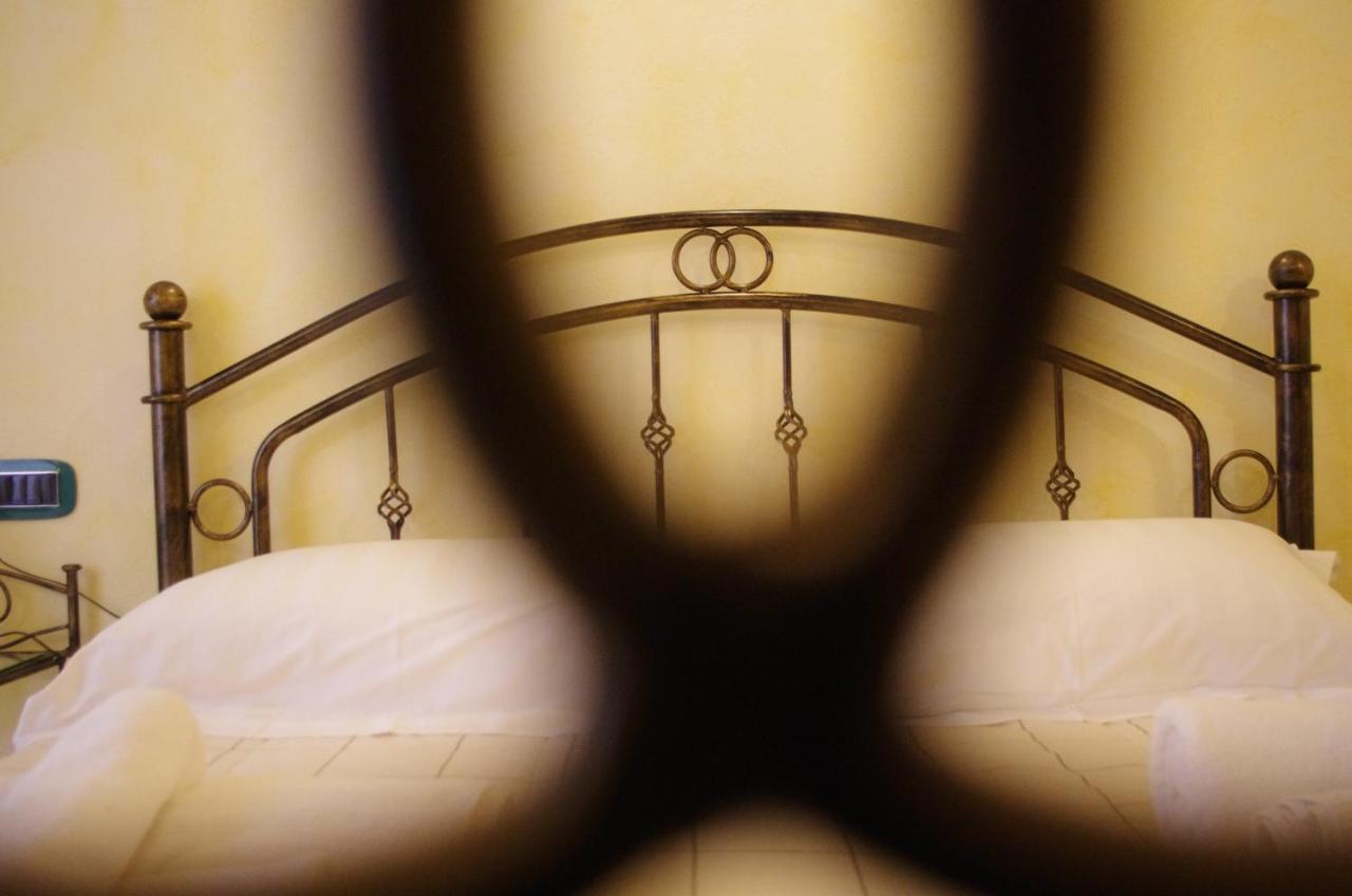 Casa De Ajala - B&B De Charme In Antica Dimora Totalmente Ristrutturata E Dotata Di Tutti I Confort Bagni Privati Spazio Living Patio Esterno Ambienti Climatizzati Degustazioni Prodotti Locali Làconi Екстериор снимка
