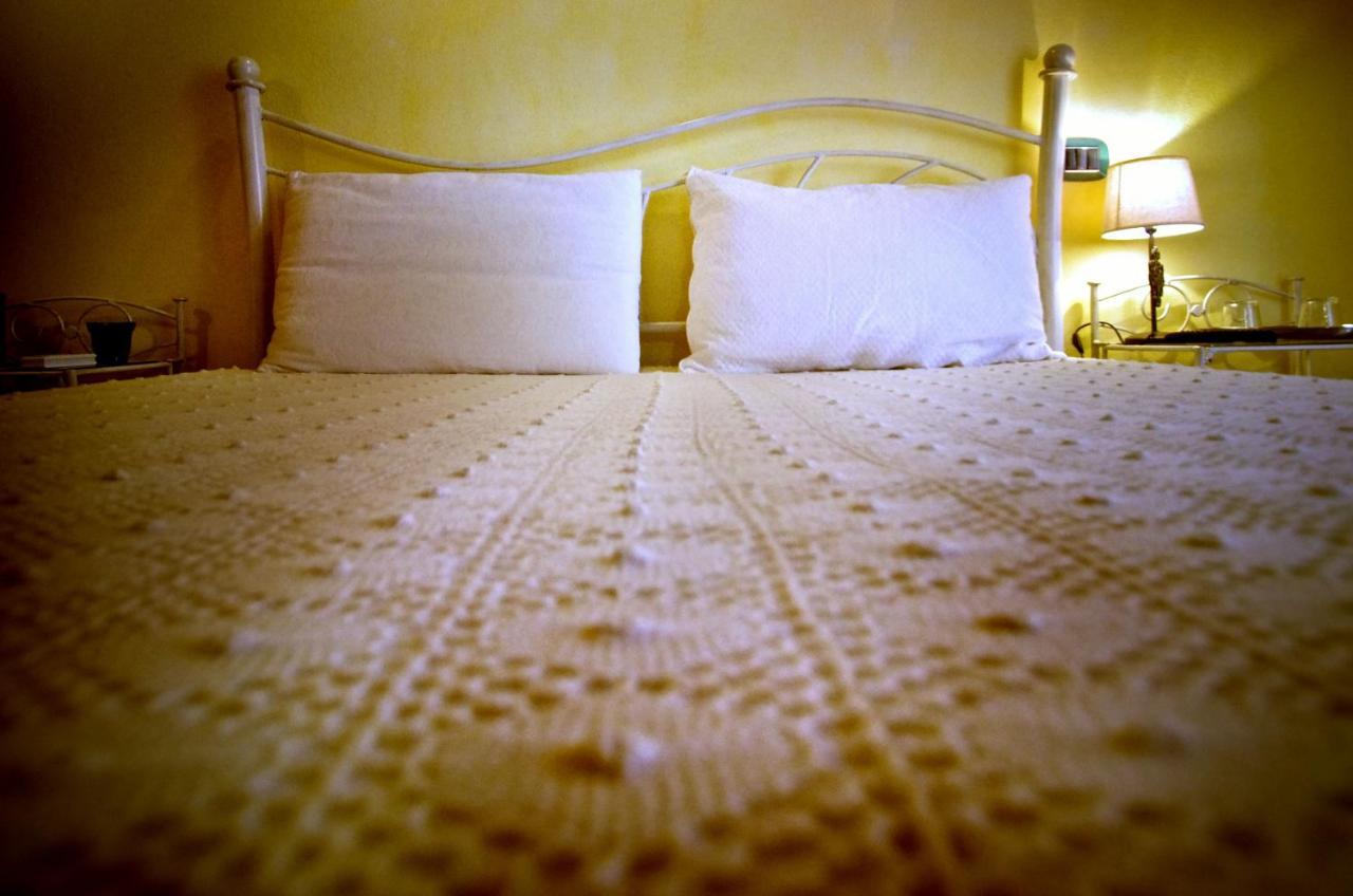 Casa De Ajala - B&B De Charme In Antica Dimora Totalmente Ristrutturata E Dotata Di Tutti I Confort Bagni Privati Spazio Living Patio Esterno Ambienti Climatizzati Degustazioni Prodotti Locali Làconi Екстериор снимка