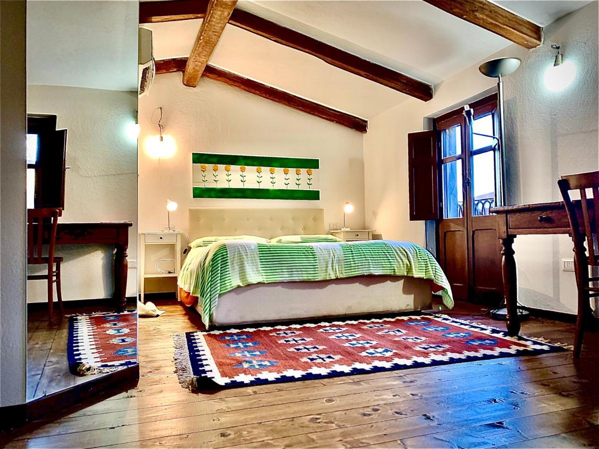 Casa De Ajala - B&B De Charme In Antica Dimora Totalmente Ristrutturata E Dotata Di Tutti I Confort Bagni Privati Spazio Living Patio Esterno Ambienti Climatizzati Degustazioni Prodotti Locali Làconi Екстериор снимка