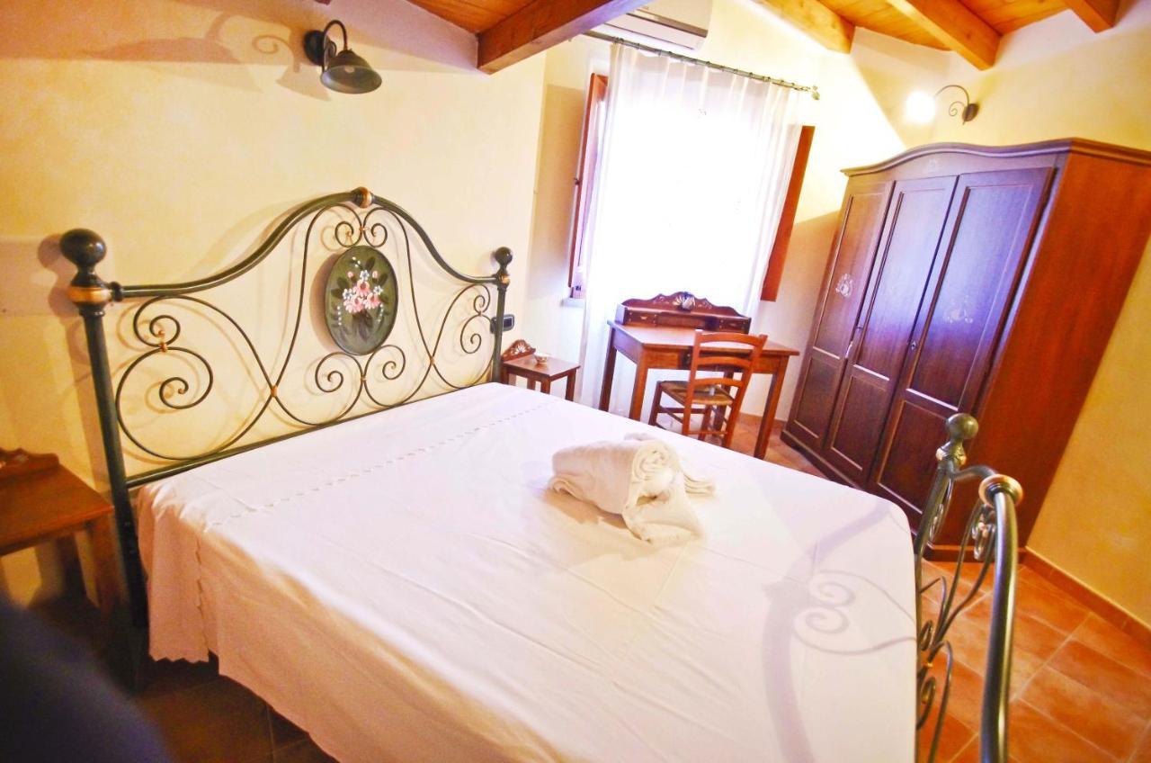 Casa De Ajala - B&B De Charme In Antica Dimora Totalmente Ristrutturata E Dotata Di Tutti I Confort Bagni Privati Spazio Living Patio Esterno Ambienti Climatizzati Degustazioni Prodotti Locali Làconi Екстериор снимка